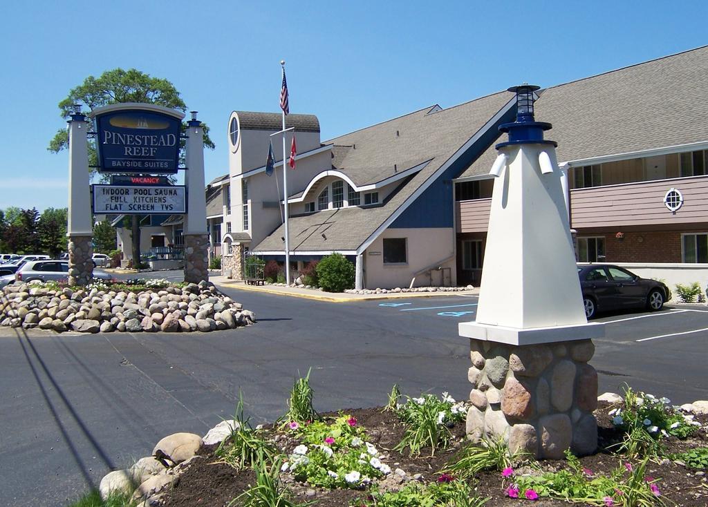 Pinestead Reef Resort Traverse City Exteriör bild